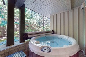 Indoor spa tub