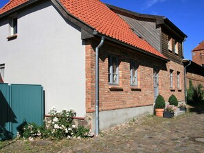 Außenseite Ferienhaus [Sommer]