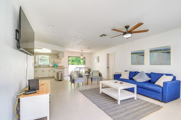 Crystal River Vacation Rental | 3BR | 2BA | 1,608 Sq Ft | 1 Step Required