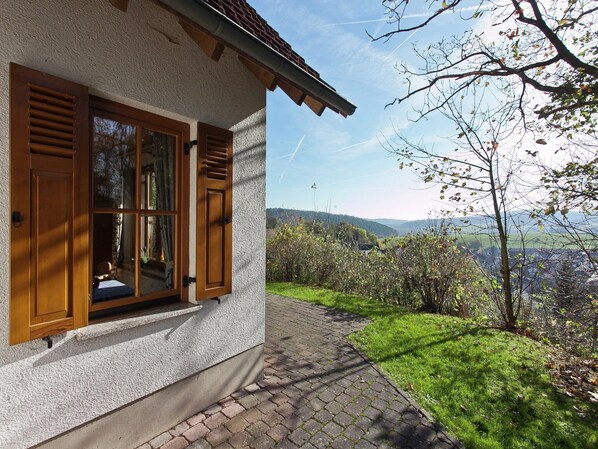 Außenseite Ferienhaus [Sommer]