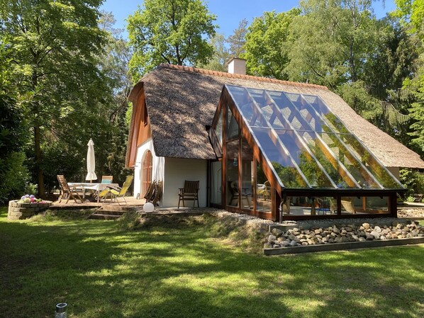 Außenseite Ferienhaus [Sommer]