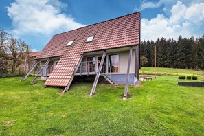 Stugans exteriör [sommar]