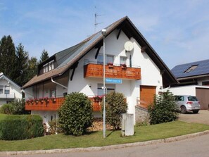 Außenseite Ferienhaus [Sommer]