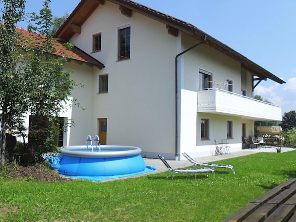 Außenseite Ferienhaus [Sommer]