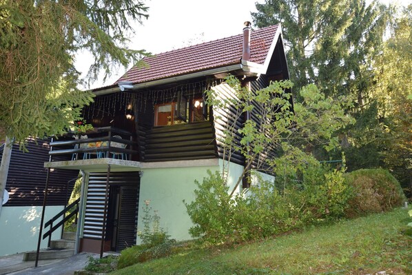 Außenseite Ferienhaus [Sommer]