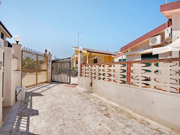 Entrance / Reception