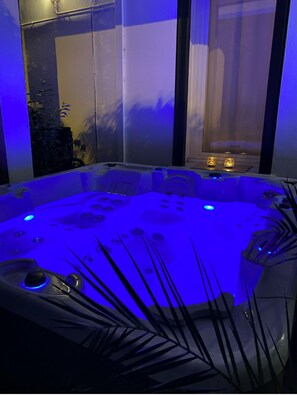 Bain à remous intérieur