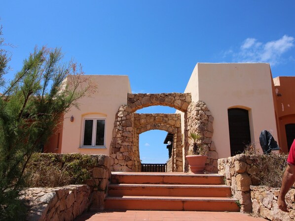 Entrance / Reception