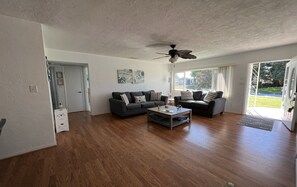 Dinning room   seats 8