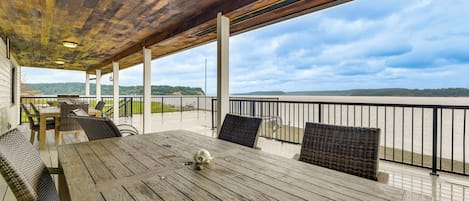 Anderson Island Vacation Rental | 3BR | 3BA | 2,068 Sq Ft | 1 Step Required
