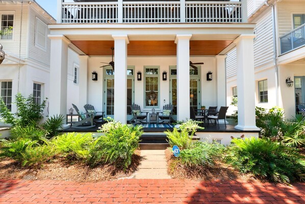 Front of Home Facing the Private Park