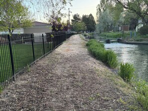 Stunning walkway/trail along the canal