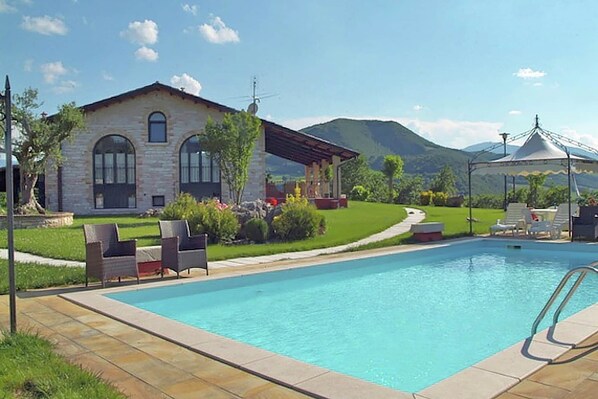 Außenseite Ferienhaus [Sommer]