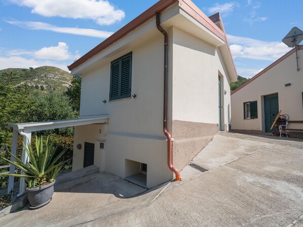 Außenseite Ferienhaus [Sommer]