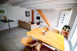 Table à manger - Gîte Blanc Coton