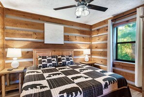 A well-maintained, clean bedroom is the ultimate key to relaxation and rejuvenation. Our spotless and tidy bedroom provides a peaceful haven for a restful sleep. Say goodbye to clutter and chaos and indulge in the luxury of a pristine environment. 