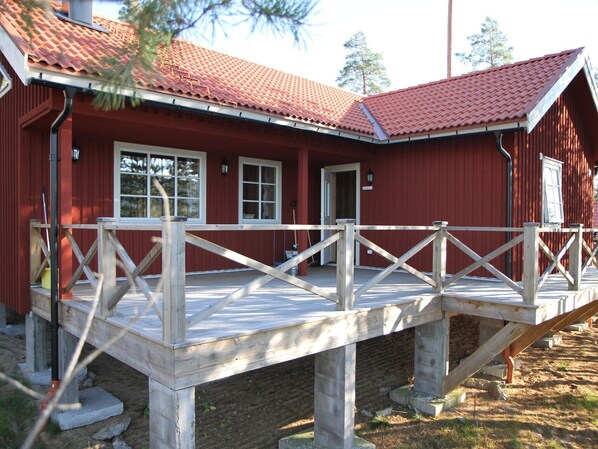 Außenseite Ferienhaus [Sommer]