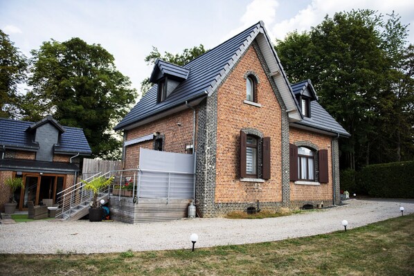 Außenseite Ferienhaus [Sommer]