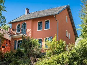 Außenseite Ferienhaus [Sommer]