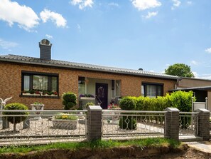 Stugans exteriör [sommar]