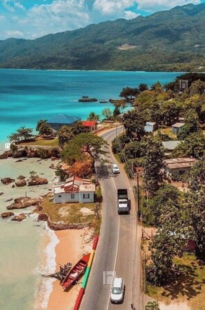 road to bluefields beach