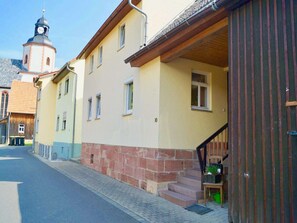 Außenseite Ferienhaus [Sommer]