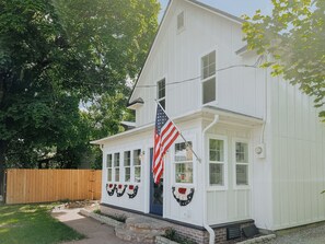 Downtown Sandpoint location convenient to supermarket and free public transit