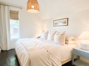 Primary bedroom has king-sized bed with luxury cotton linen bedding. 