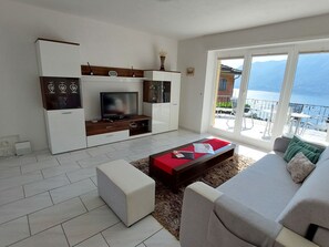 Table, Couch, Furniture, Window, Comfort, Picture Frame, Living Room, Interior Design, Architecture, Studio Couch