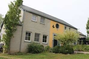 Außenseite Ferienhaus [Sommer]