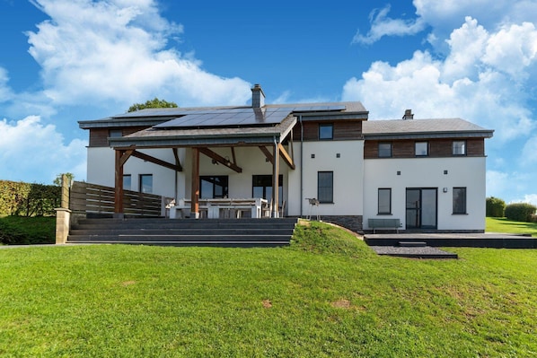 Außenseite Ferienhaus [Sommer]