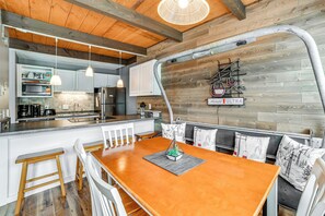 Dining Area | Kitchen