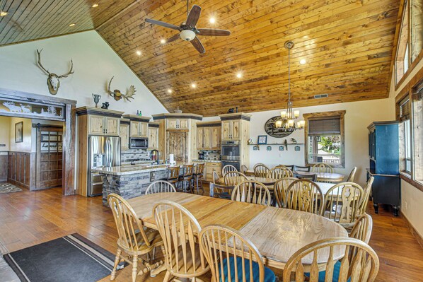 Garden City Vacation Rental | 10BR | 6BA | 6,500 Sq Ft | Stairs Required
