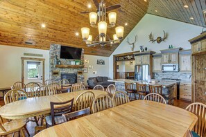Kitchen | Dishwasher | Dishware/Flatware Provided | 2nd Floor