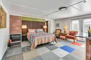 Studio | Queen Bed | Linens Provided | Electric Fireplace | Single-Story Unit