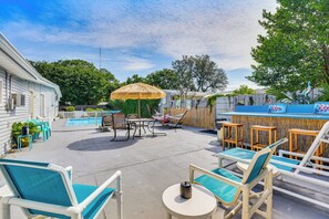 Shared Patio | Poolside Bar