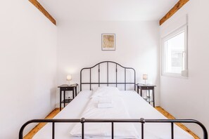 Schlafzimmer mit Doppelbett