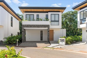 Front facade 