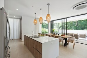 Kitchen & Dining Area