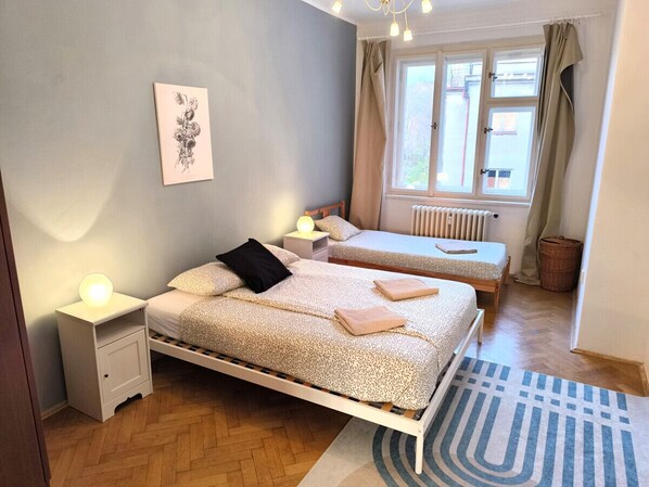Bedroom with 2 beds
