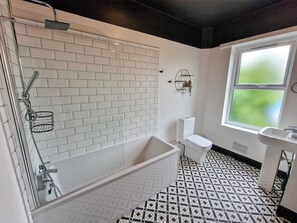 Perfect for all the family, why not have a soak in the tub at the end of a long day