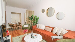 Overview of our stunning apartment, with a spacious living area, dining area for four and a fully equipped kitchenette. #airbnb #colorful