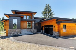 Alpine Greenside Estate Front of the Home