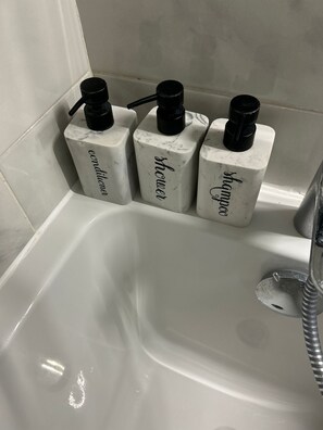 Bathroom amenities