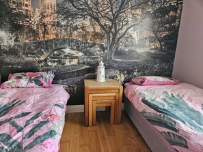 downstairs twin bedroom ensuite 