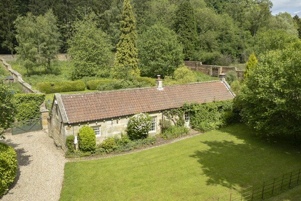 The Old Potting Shed, Egton, near Whitby: Nestled within the dramatic wild landscape of the North York Moors National Park and surrounded by 6,000 acres of woodland, river, moors, and meadows on the Egton Estate