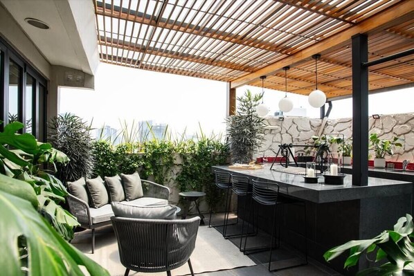 Outdoor dining