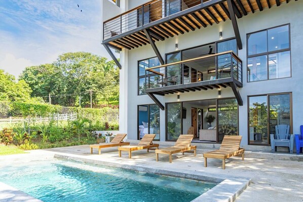 Patio/Pool (1)