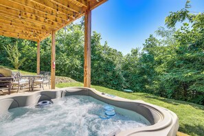 Covered Patio | Hot Tub | Gas Grill | Mountain View | 3-Story Cabin