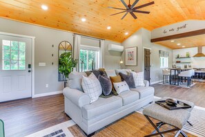 Living Room | Queen Sleeper Sofa